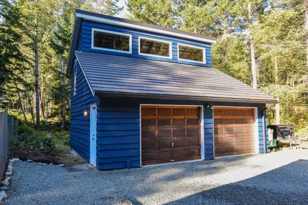 Detached garage